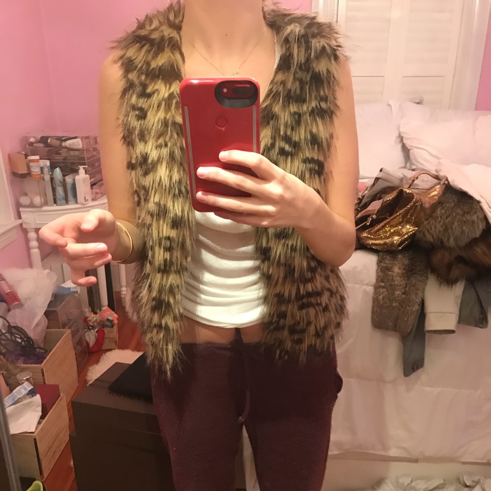 Faux fur leopard vest